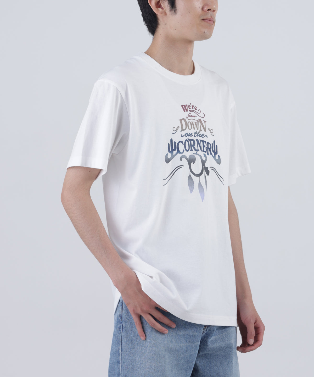 【SEVEN BY SEVEN / Down on the Corner】GRADATION PRINT TEE ‐Logo‐