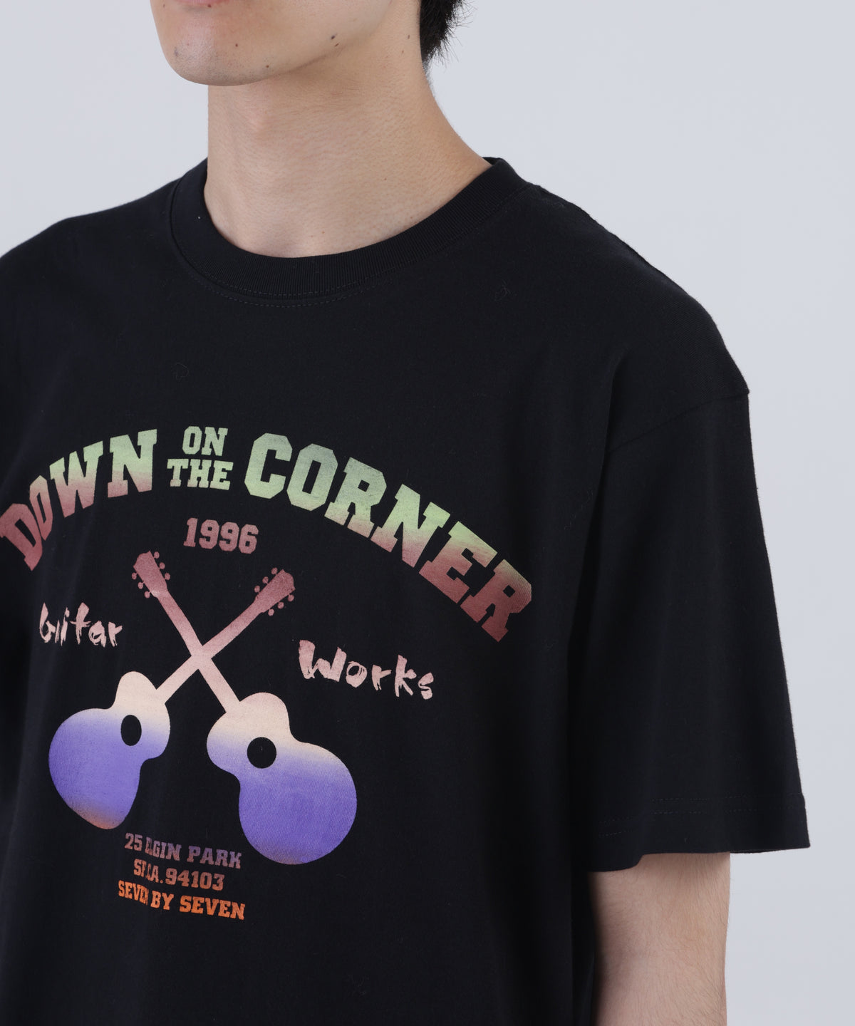 【SEVEN BY SEVEN / Down on the Corner】 GRADATION PRINT TEE ‐Guitar‐