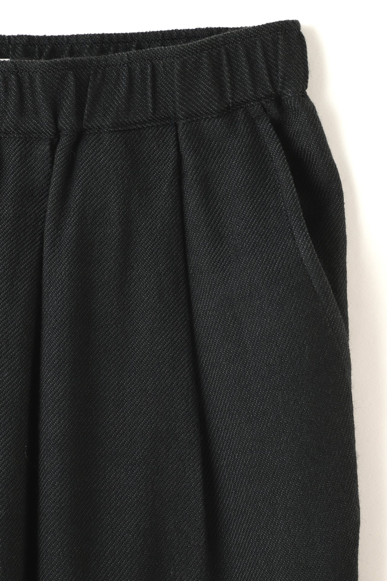 TUCK EASY PANTS - Silk / Wool loose twill -