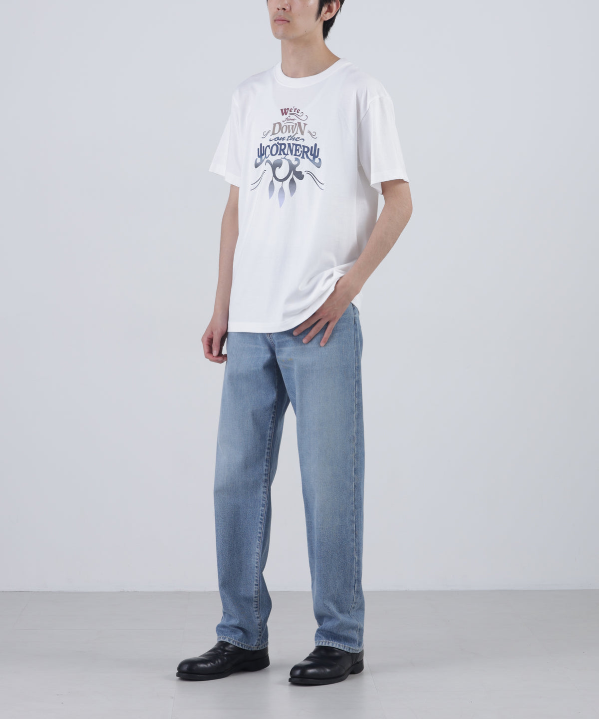 【SEVEN BY SEVEN / Down on the Corner】GRADATION PRINT TEE ‐Logo‐
