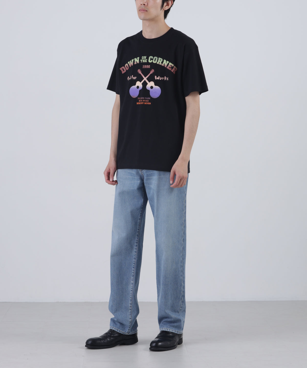 【SEVEN BY SEVEN / Down on the Corner】 GRADATION PRINT TEE ‐Guitar‐