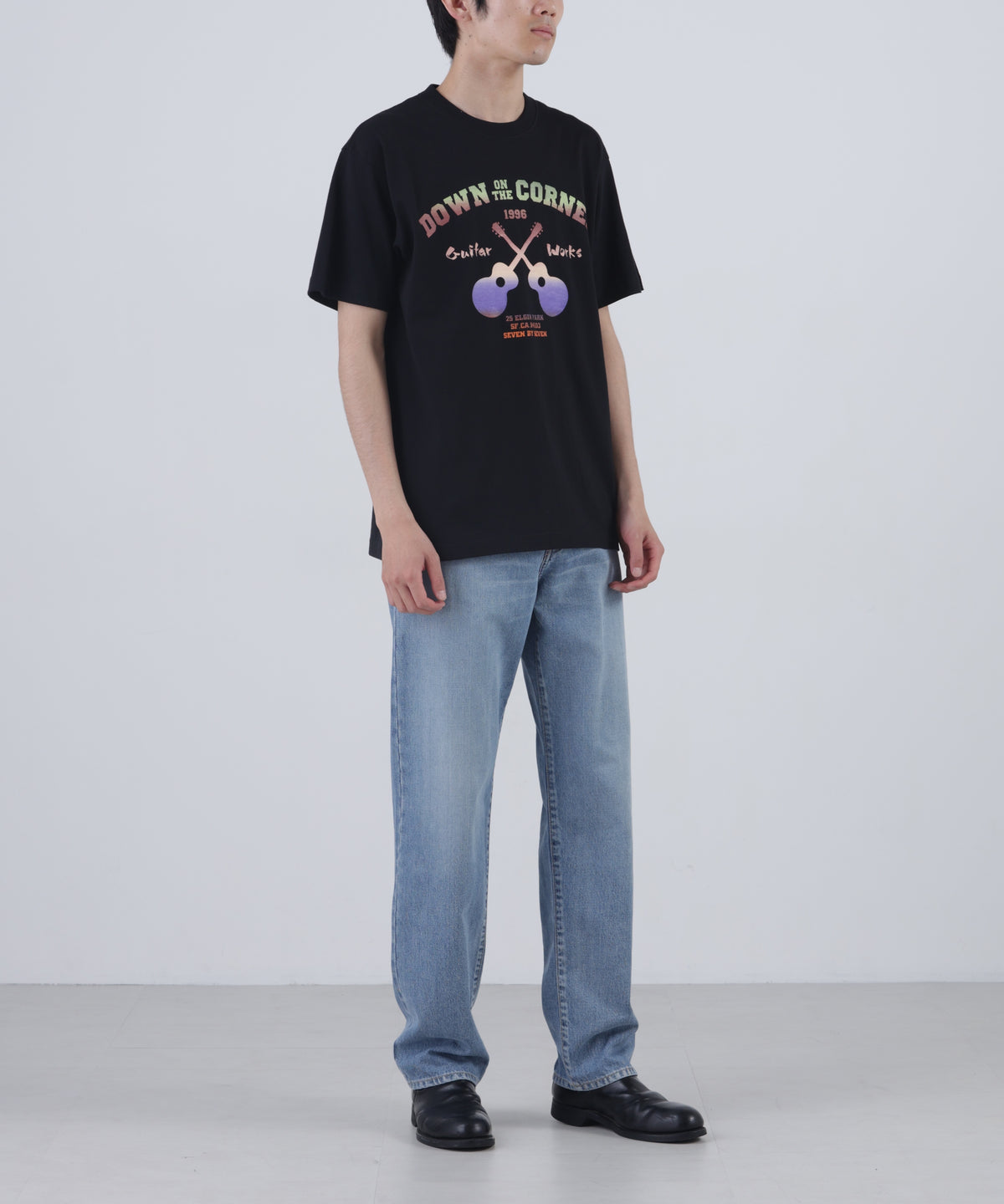 【SEVEN BY SEVEN / Down on the Corner】 GRADATION PRINT TEE ‐Guitar‐