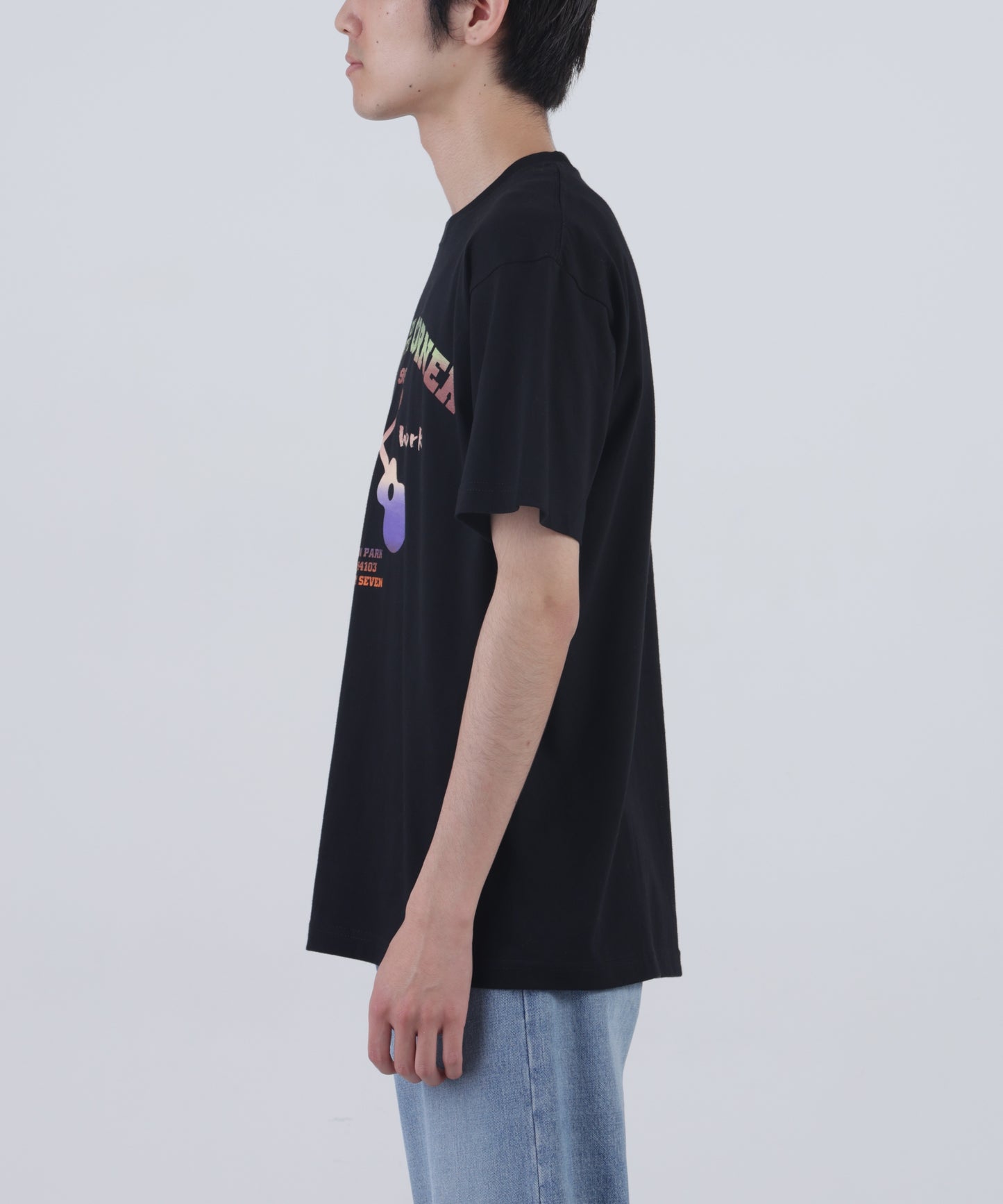 【SEVEN BY SEVEN / Down on the Corner】 GRADATION PRINT TEE ‐Guitar‐