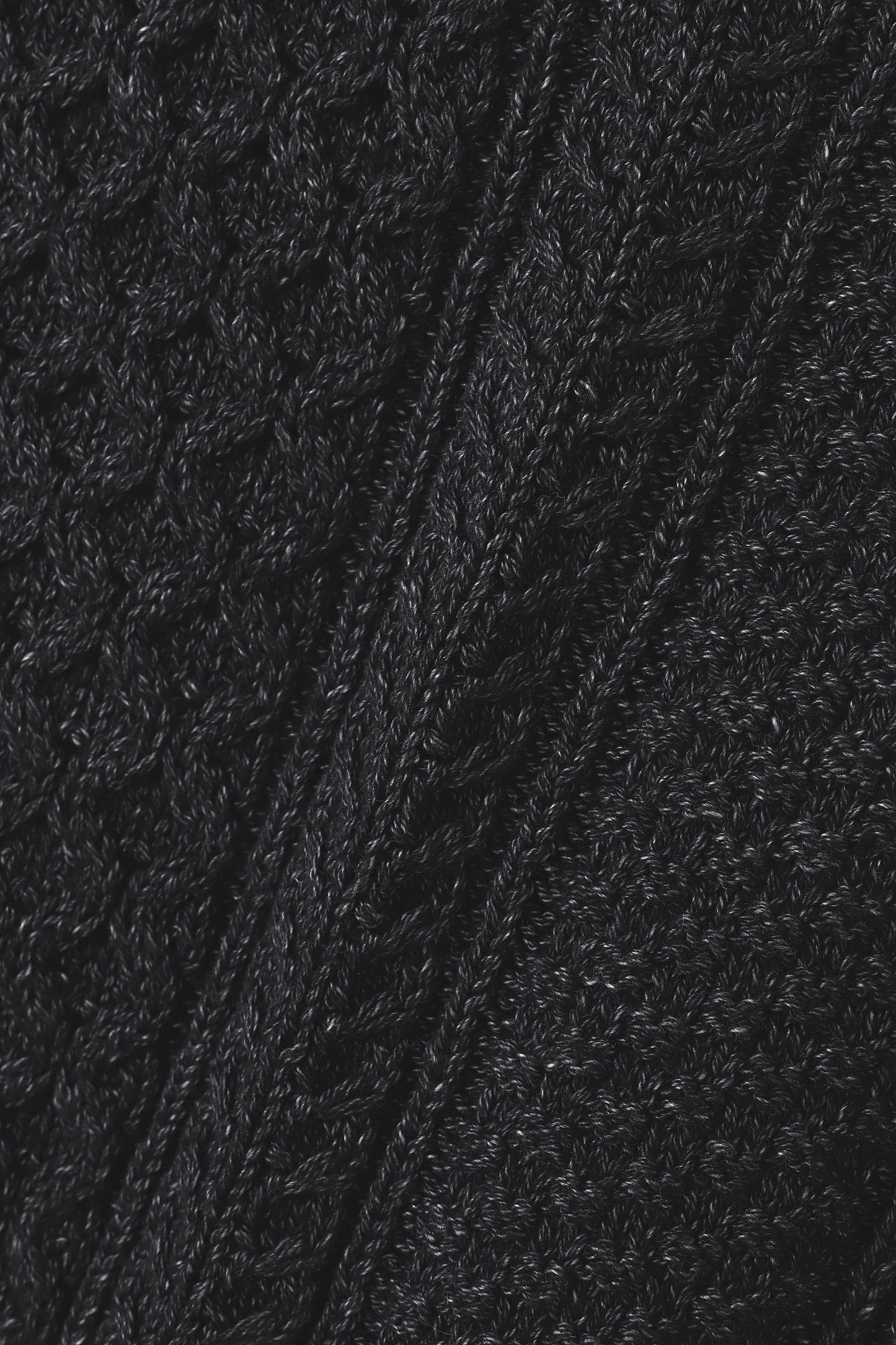 CREW NECK CABLE SWEATER -Indigo yarn-