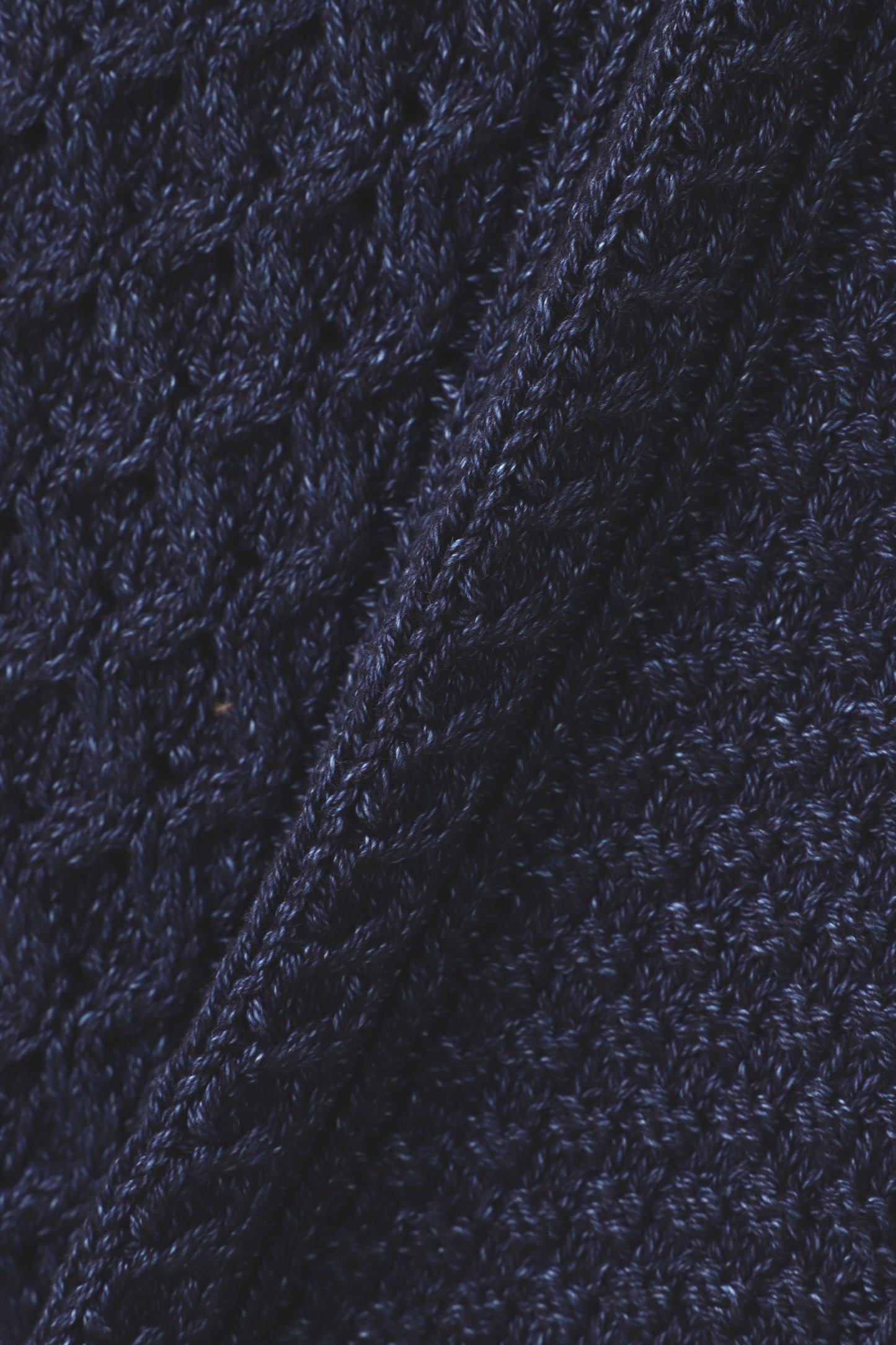 CREW NECK CABLE SWEATER -Indigo yarn-
