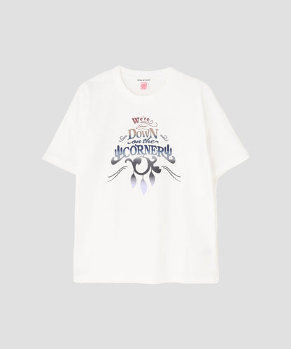 【SEVEN BY SEVEN / Down on the Corner】GRADATION PRINT TEE ‐Logo‐