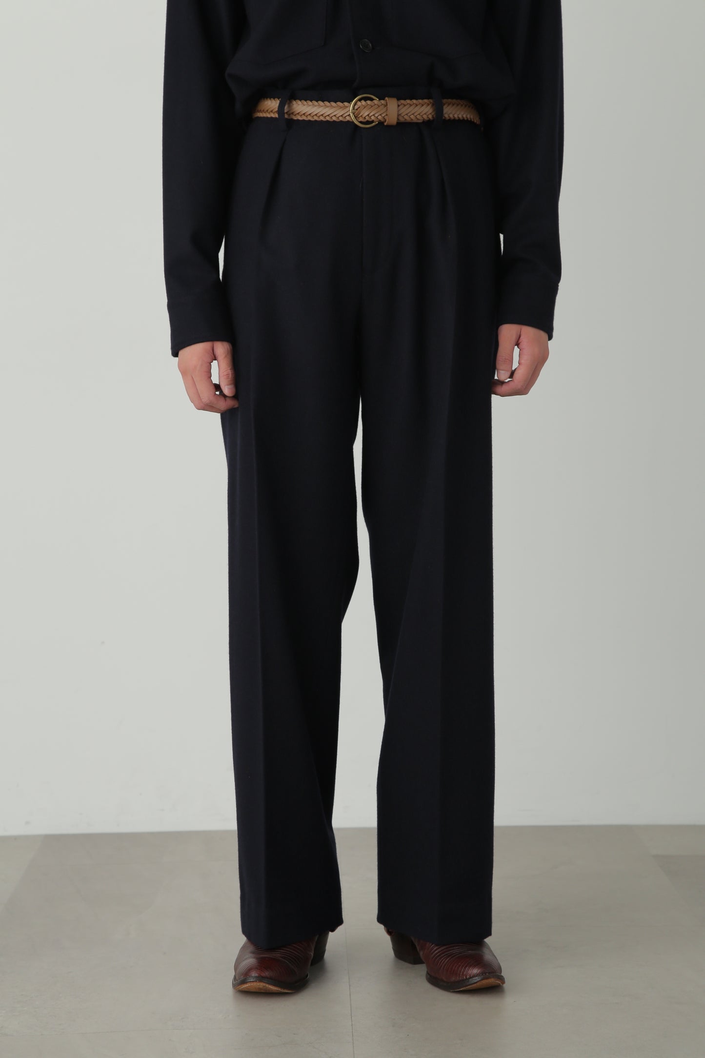 IN TUCK TROUSERS -Powder melton-