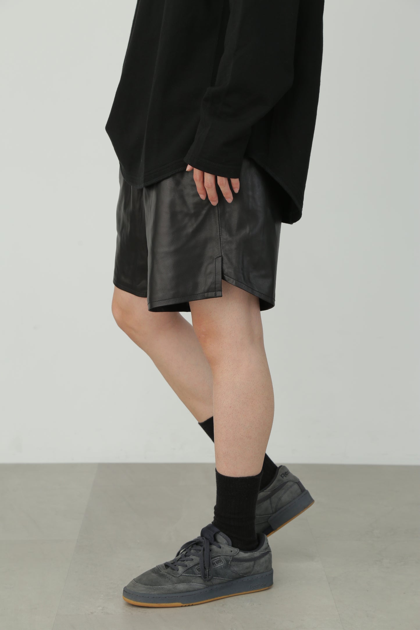 LEATHER SHORT PANTS -Sheep leather-