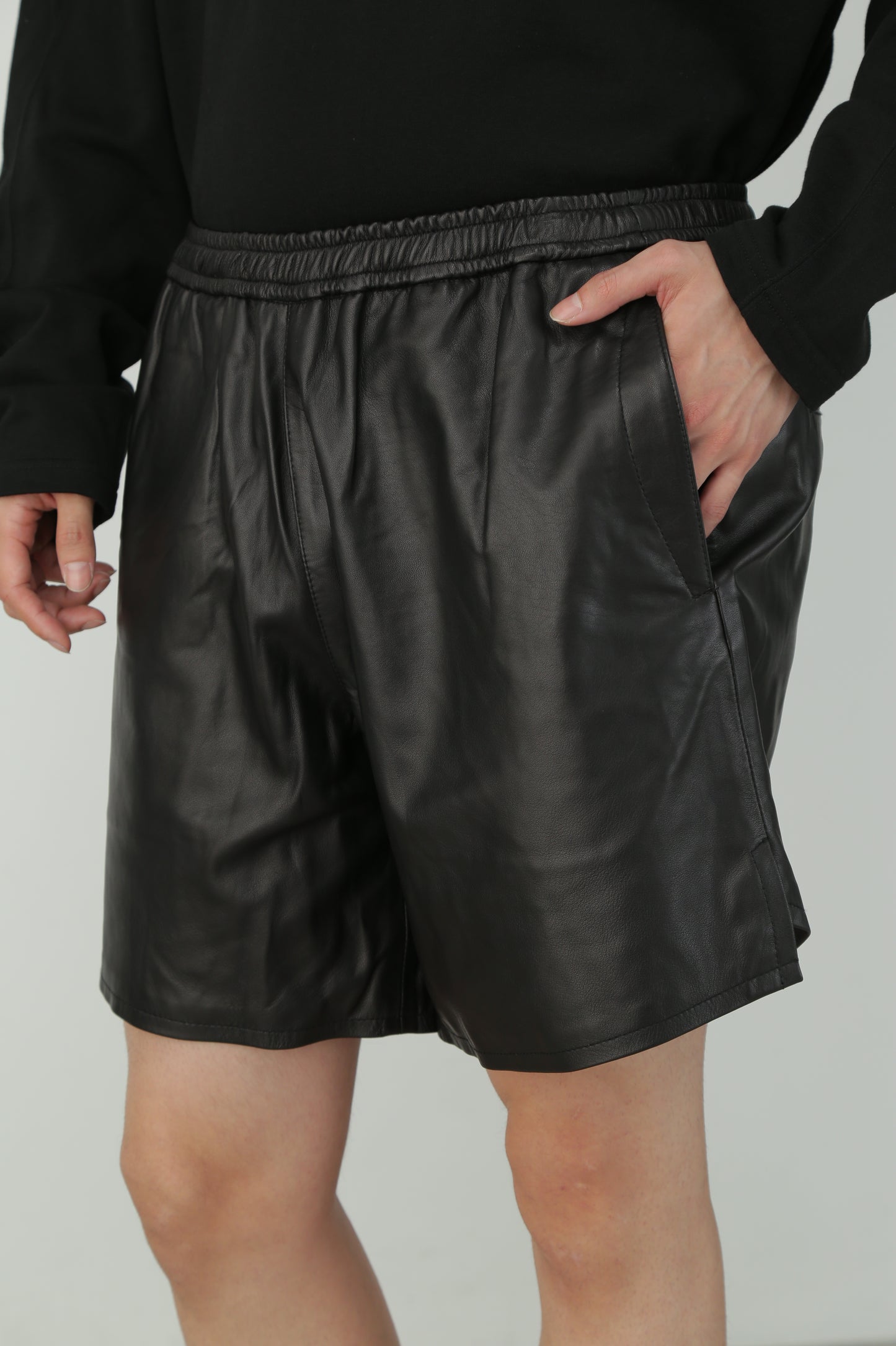 LEATHER SHORT PANTS -Sheep leather-