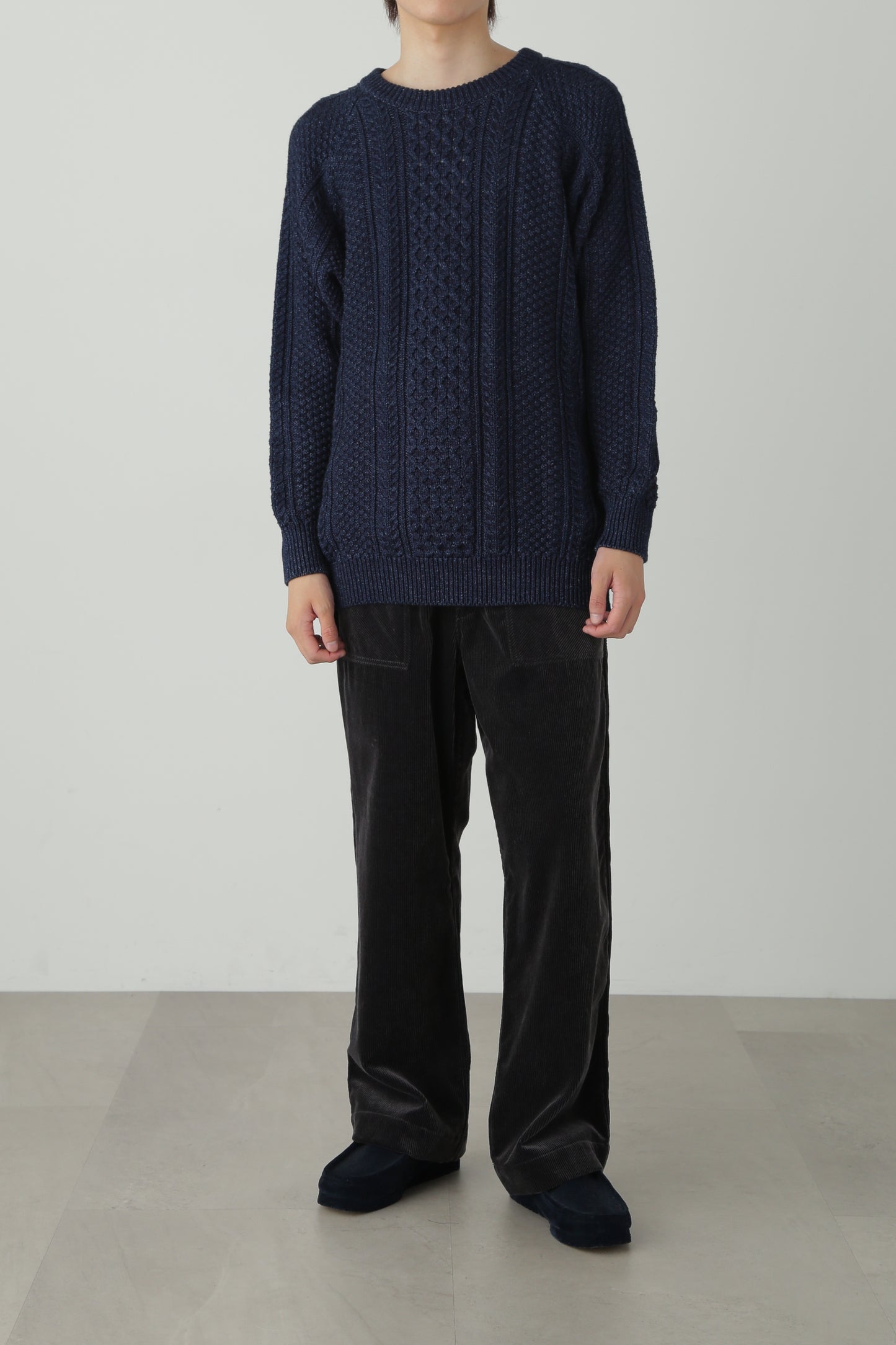 CREW NECK CABLE SWEATER -Indigo yarn-