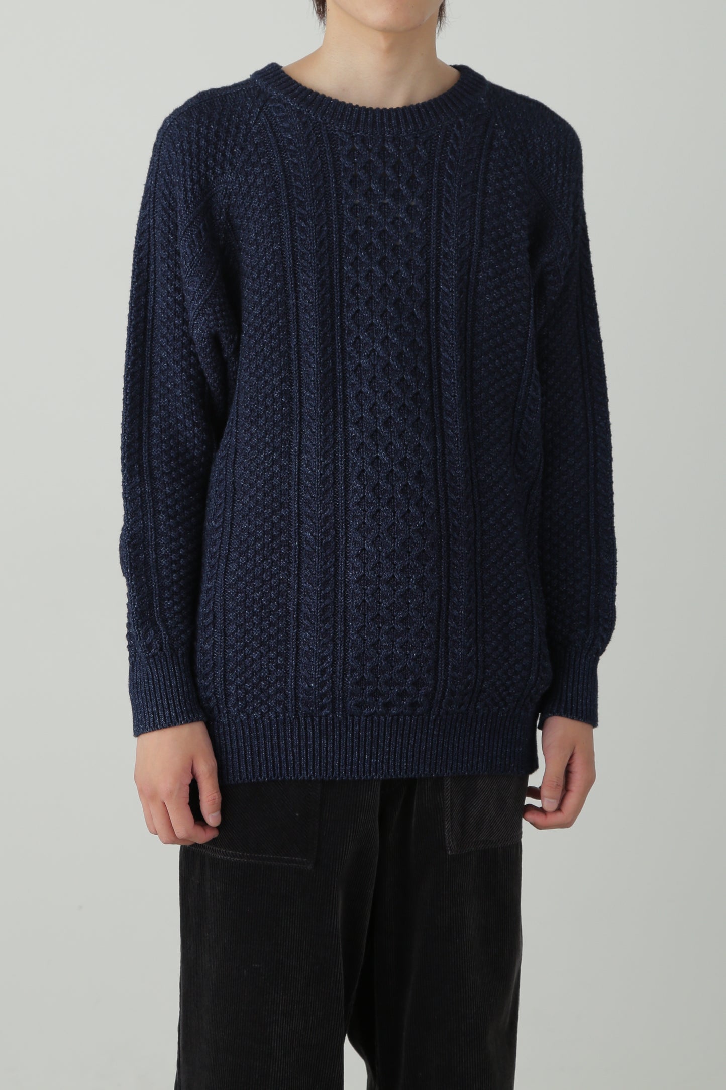 CREW NECK CABLE SWEATER -Indigo yarn-