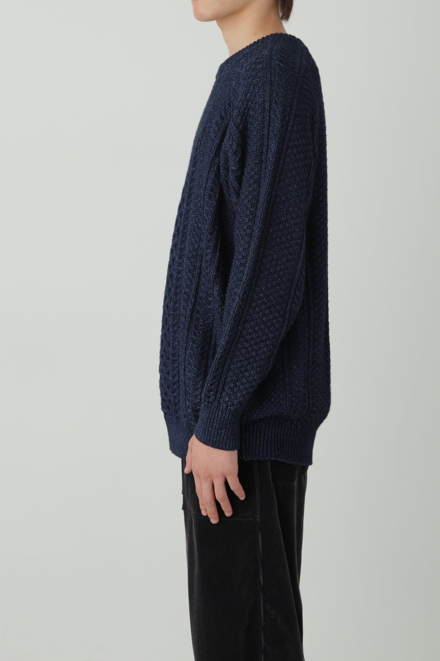 CREW NECK CABLE SWEATER -Indigo yarn-