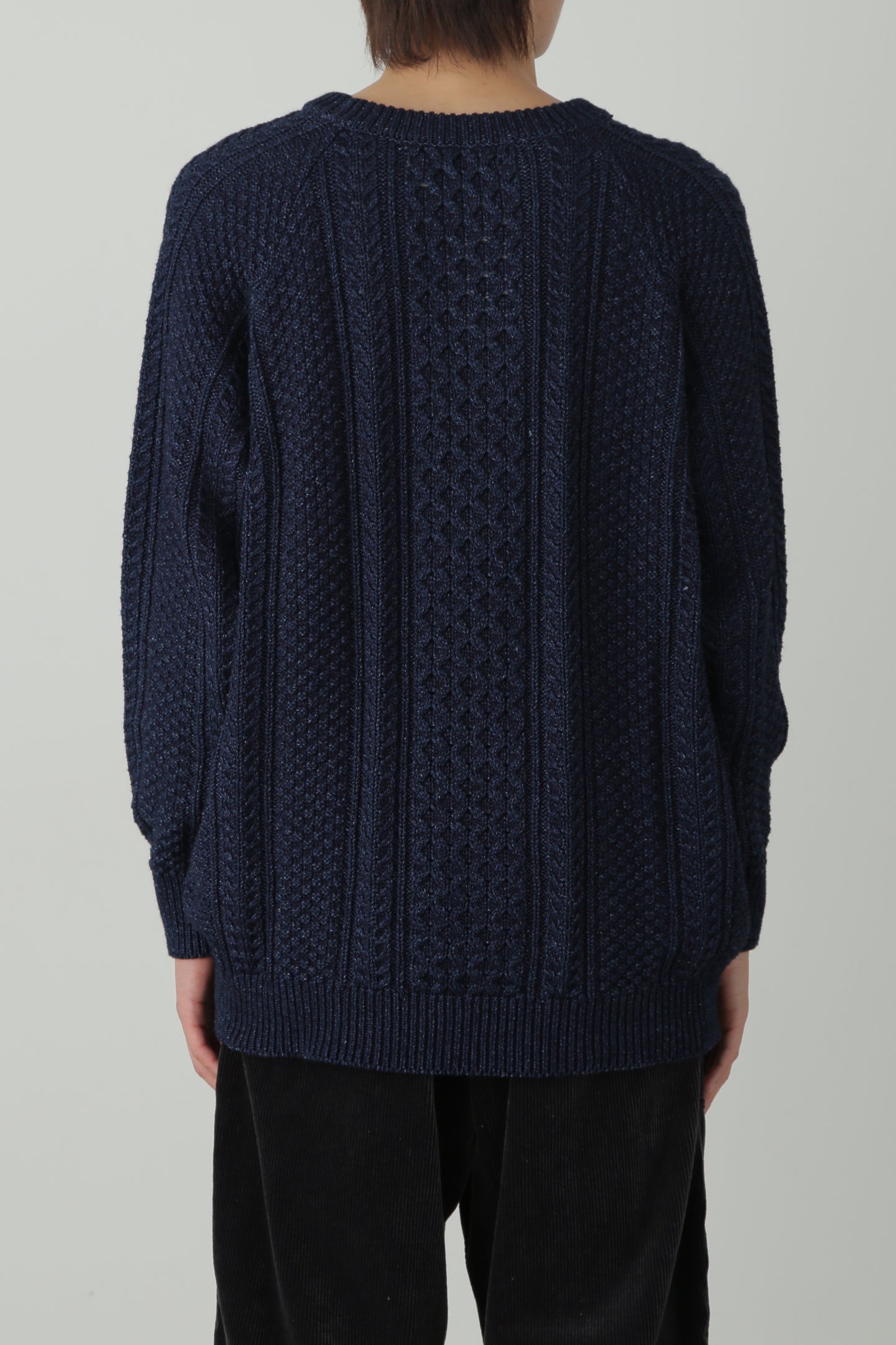 CREW NECK CABLE SWEATER -Indigo yarn-