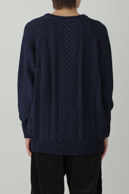 CREW NECK CABLE SWEATER -Indigo yarn-