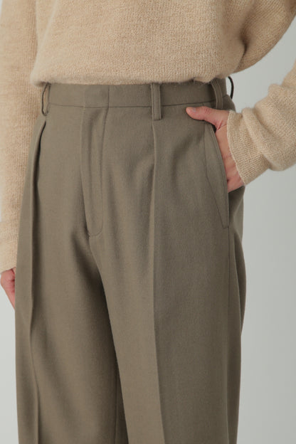 IN TUCK TROUSERS -Powder melton-